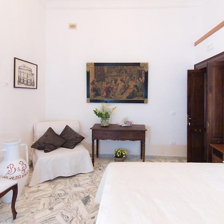 B&B Nonna Laura Trani Bagian luar foto