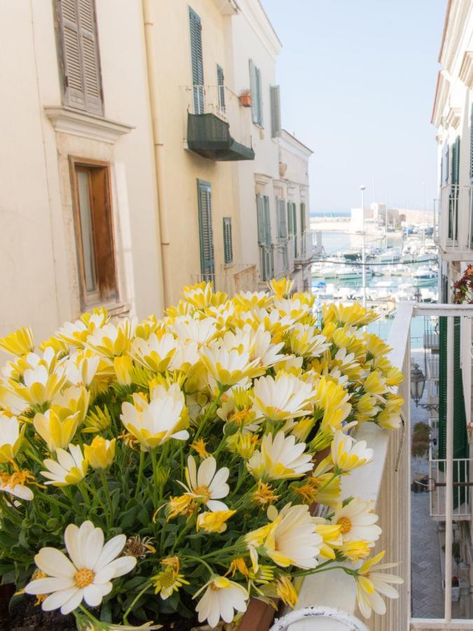 B&B Nonna Laura Trani Bagian luar foto