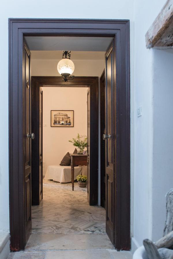 B&B Nonna Laura Trani Bagian luar foto
