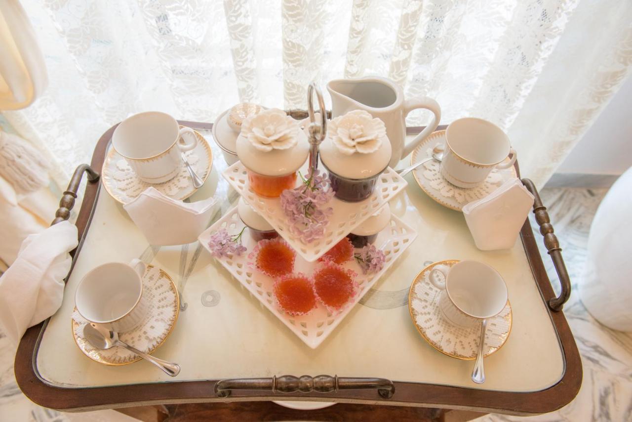 B&B Nonna Laura Trani Bagian luar foto